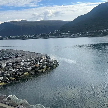 Charming With Sea View * Tromsø