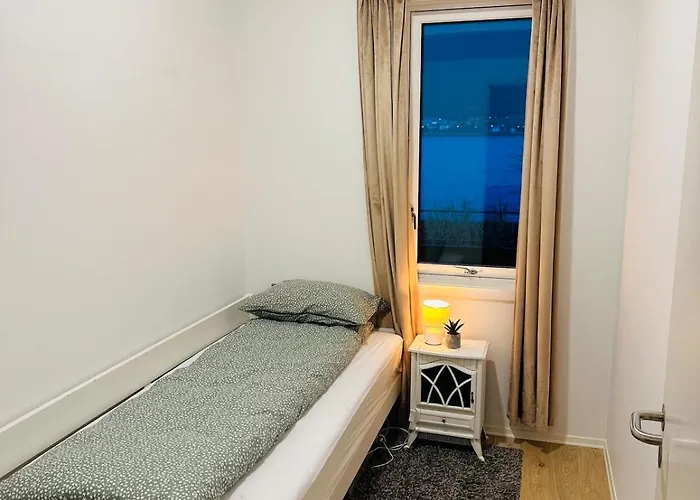Charming With Sea View 아파트 *
